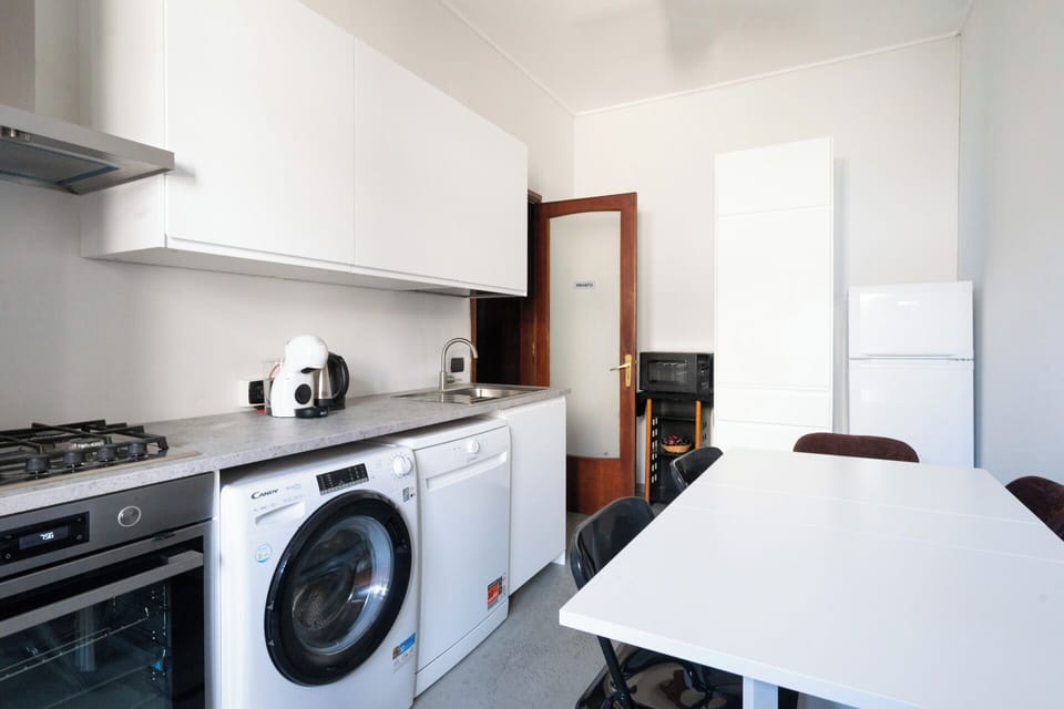 Apartment, 3 Bedrooms, Balcony | Private kitchen | Fridge, microwave, oven, stovetop
