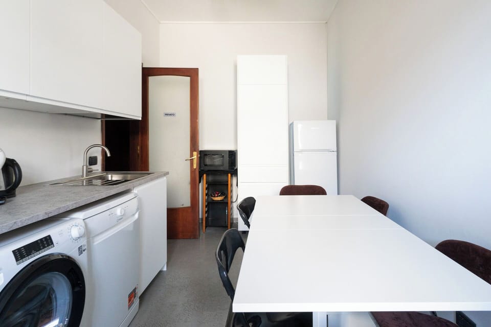 Apartment, 3 Bedrooms, Balcony | Private kitchen | Fridge, microwave, oven, stovetop
