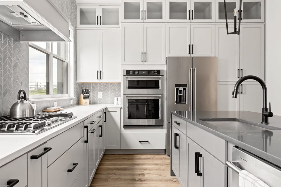 Modern Chef’s Kitchen | Sleek Finishes, Double Ovens, and Space for the Whole Group to Gather