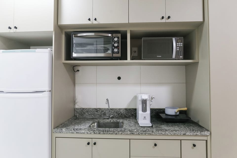 Studio | Private kitchen | Electric kettle, toaster