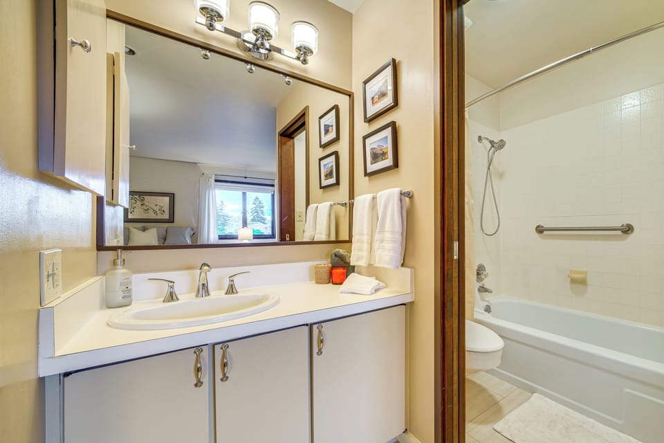 Water Views & Marina Access: Port Ludlow Getaway Apartment in Port Ludlow
