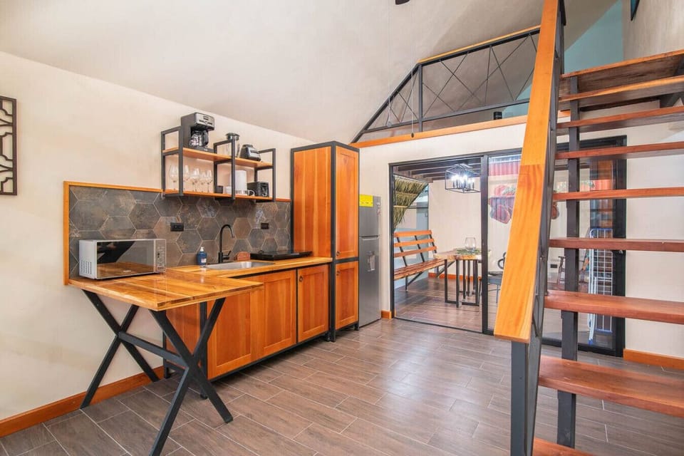 Equipped kitchen and stairs leading to mezzanine, Aloki Tsalú 1 in Playa Chiquita
