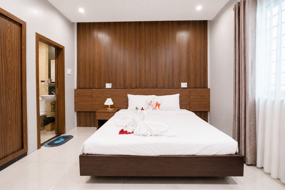 Superior Double Room | Desk, blackout drapes, soundproofing, WiFi (free)