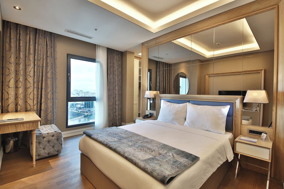 King Suite | 1 bedroom, premium bedding, minibar, in-room safe