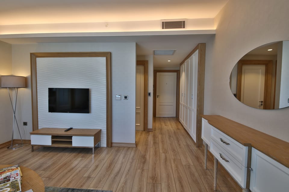 Queen Suite With 2 Bedrooms | City view