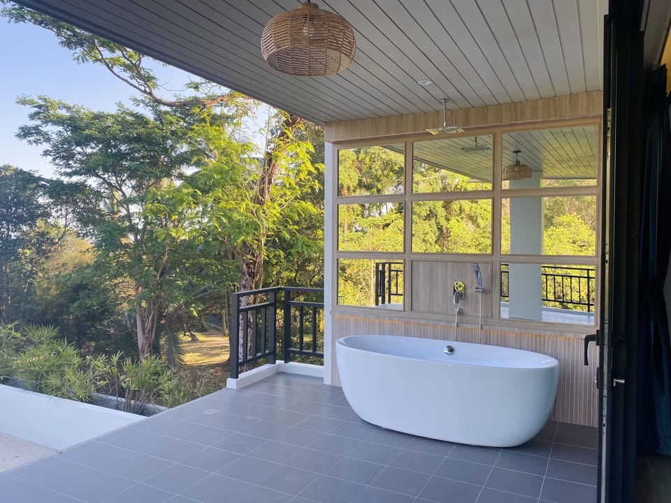 Junior Suite, Sea View | Deep soaking bathtub