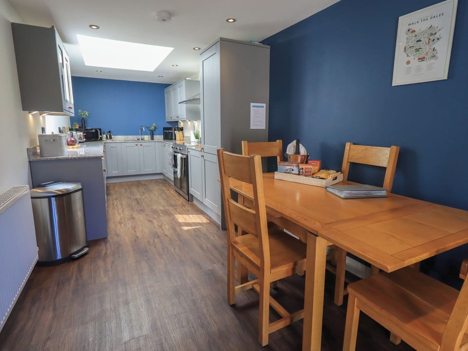 Cottage | Dining