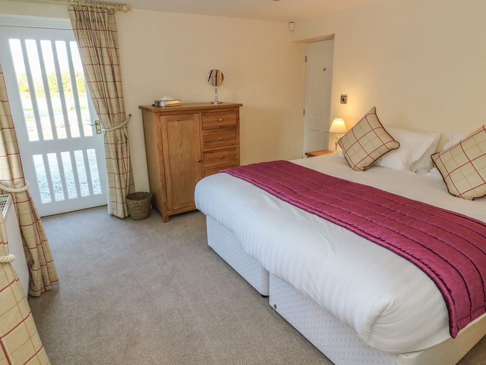 6 bedrooms, individually decorated, individually furnished, free WiFi