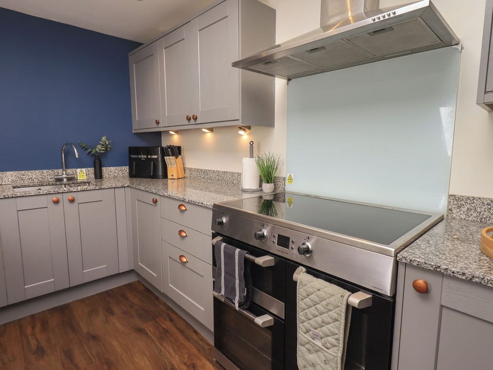 Cottage | Private kitchen | Cookware/dishes/utensils