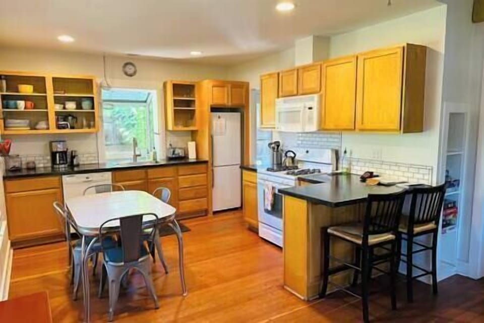 Kitchen (1)
