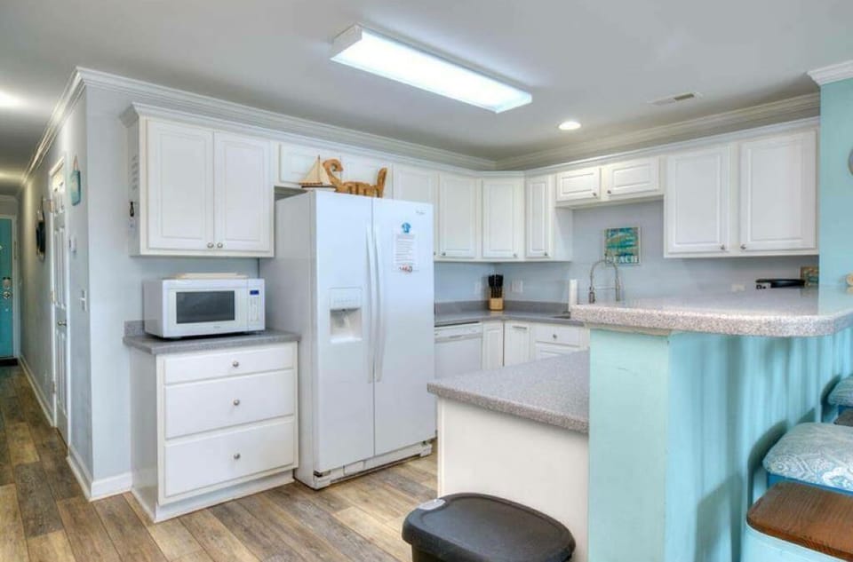 Kitchen with dishwasher,  ice maker, microwave and keurig coffee maker