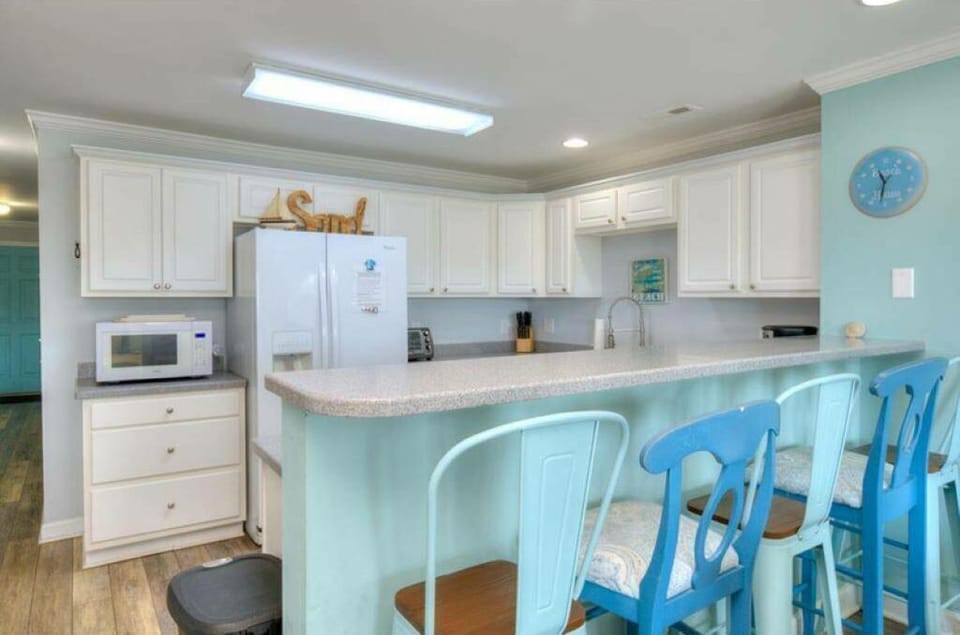 Counter seating for 5