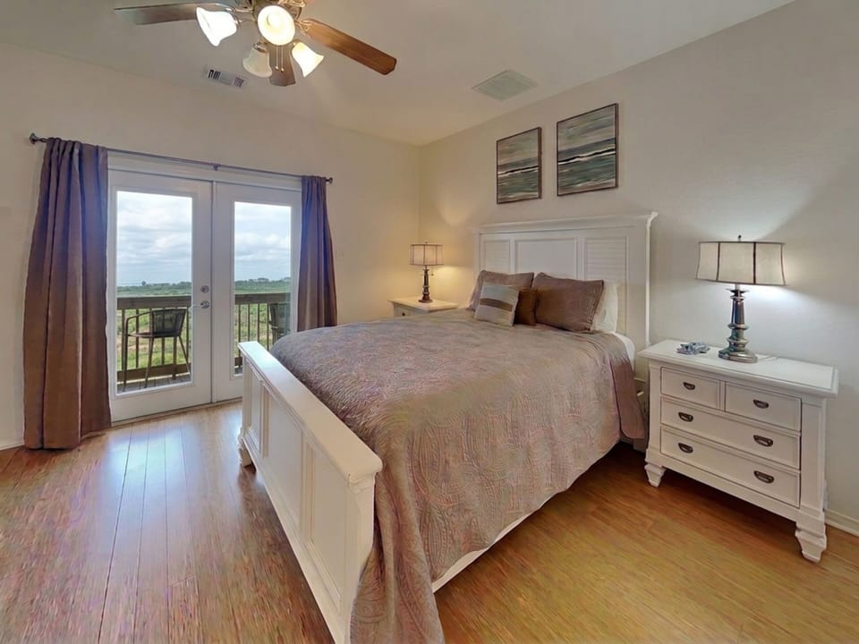 House (3 Bedrooms) | Property amenity