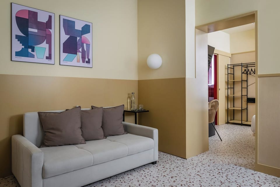 Triple Room | Desk, free cribs/infant beds, free WiFi, bed sheets
