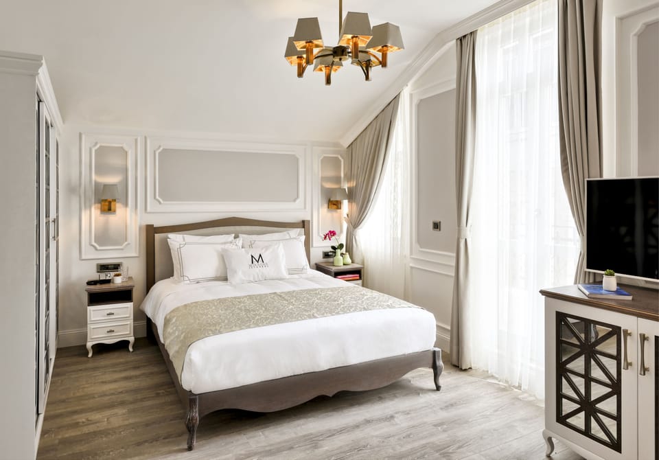 Premium bedding, minibar, in-room safe, desk