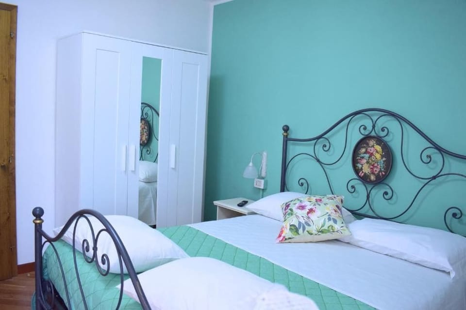 Double Room, Mountain View | WiFi (free)