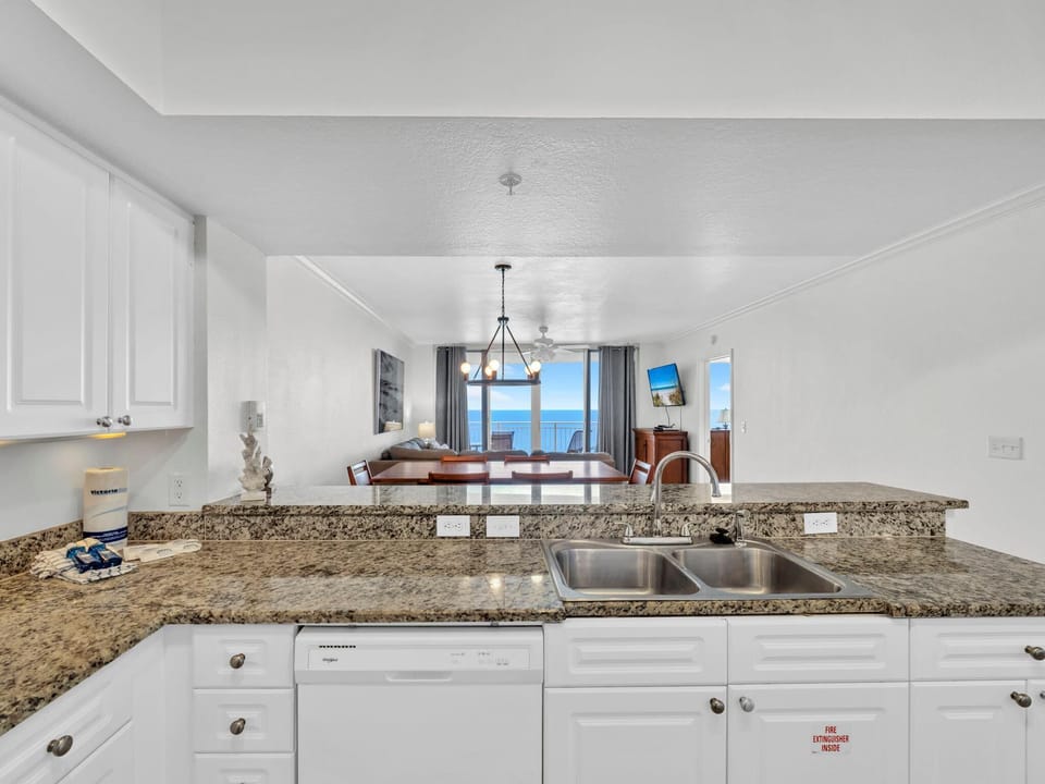 Condo, Multiple Beds (Emerald Beach 2336) | Private kitchen | Oven, cookware/dishes/utensils