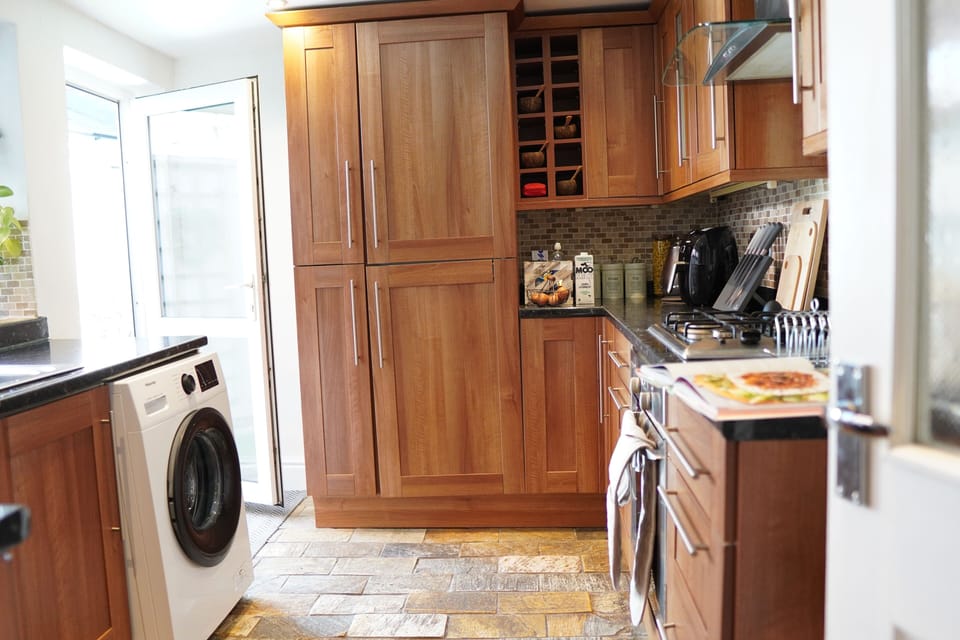 Fully equipped kitchen with modern appliances for easy cooking. 
