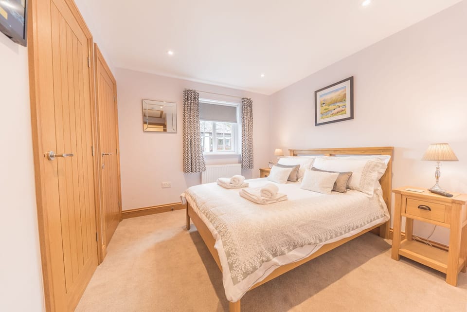 Silver Howe Cottage bedroom 2 with kingsize bed