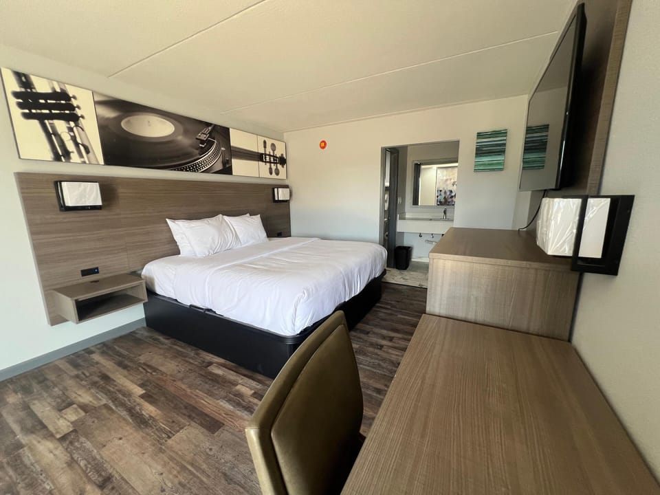 Premium bedding, desk, laptop workspace, free WiFi