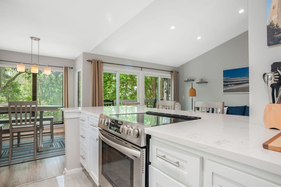 Villa, 1 King Bed, Balcony (2402 Lighthouse Tennis) | Private kitchen | Fridge, microwave, oven, stovetop