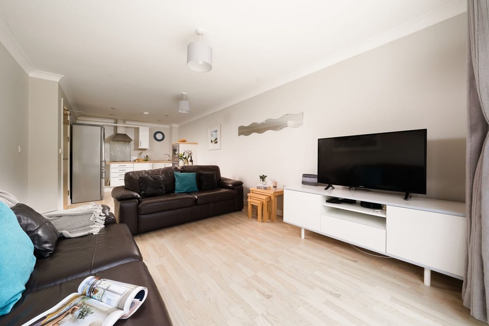 Living room at 11 Waves, Watergate Bay, Cornwall, self catering with Beach Retreats.