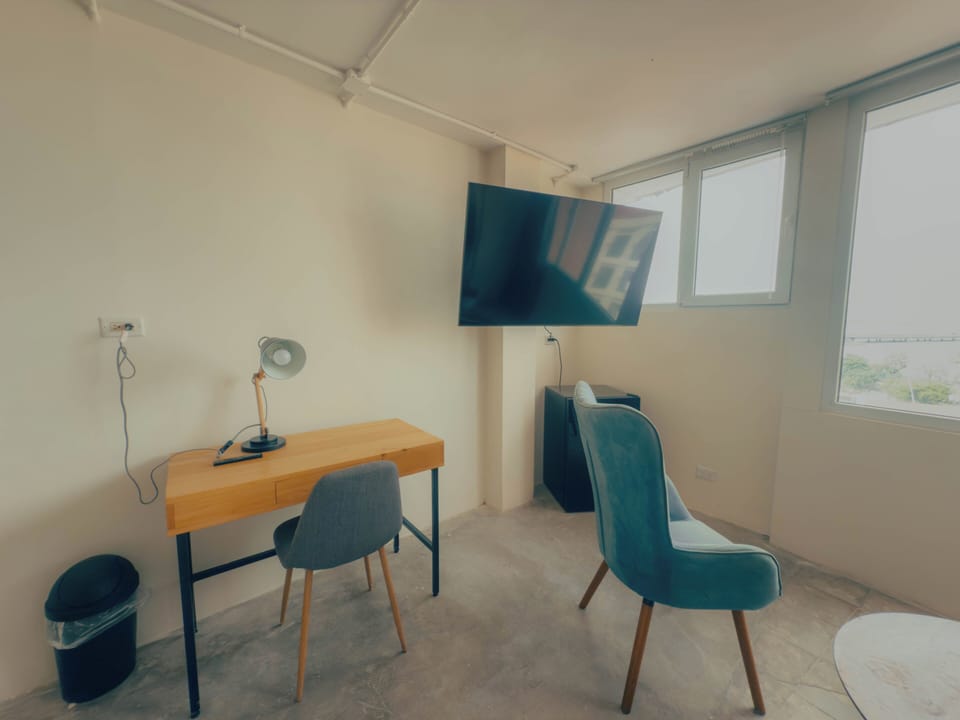 Deluxe Double Room, 1 Double Bed, Sea View | Living area