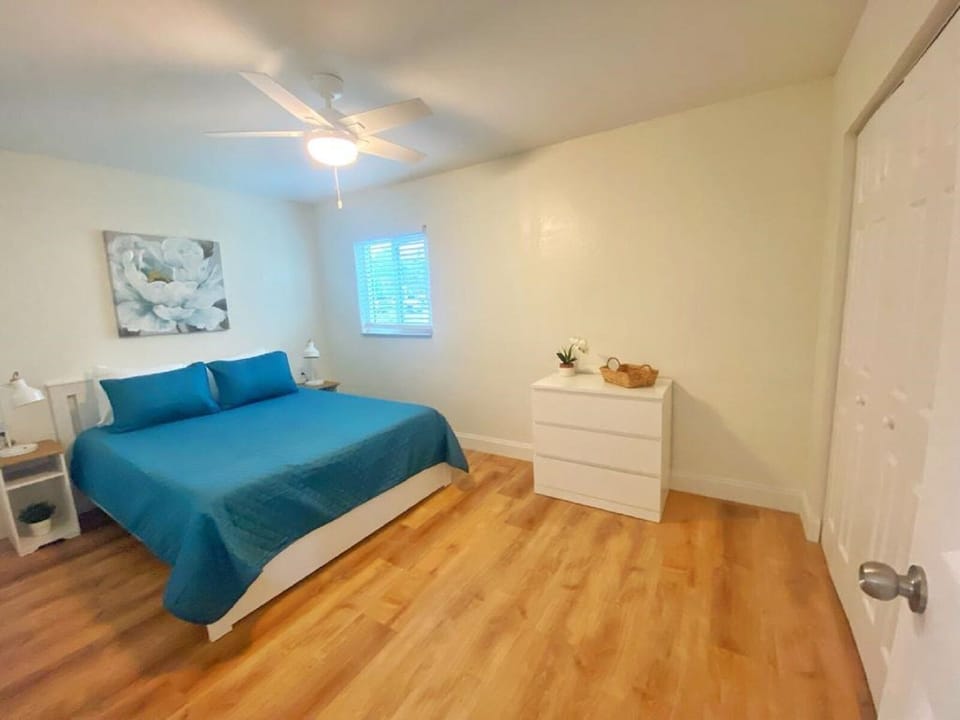 Sleep like royalty in this comfy queen bed