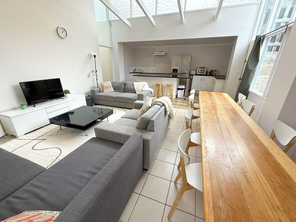 Lounge/dining