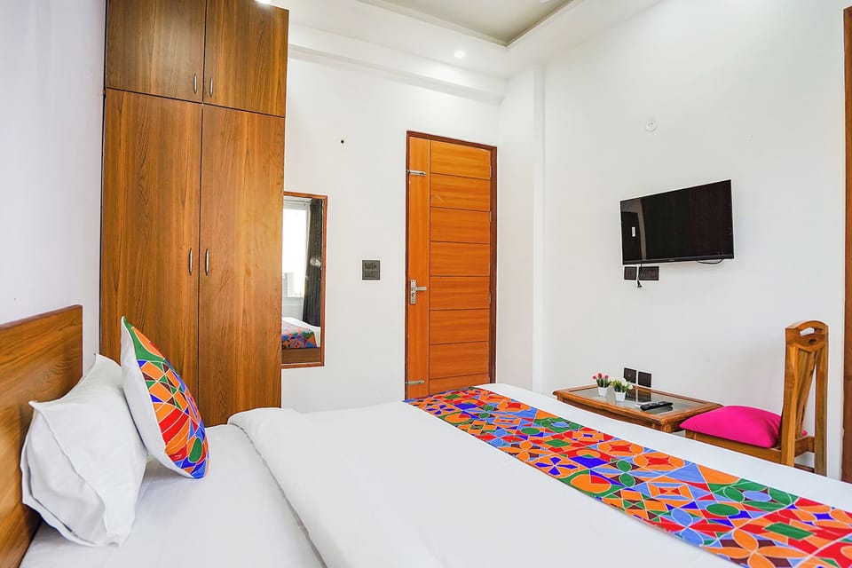 Egyptian cotton sheets, premium bedding, in-room safe, free WiFi