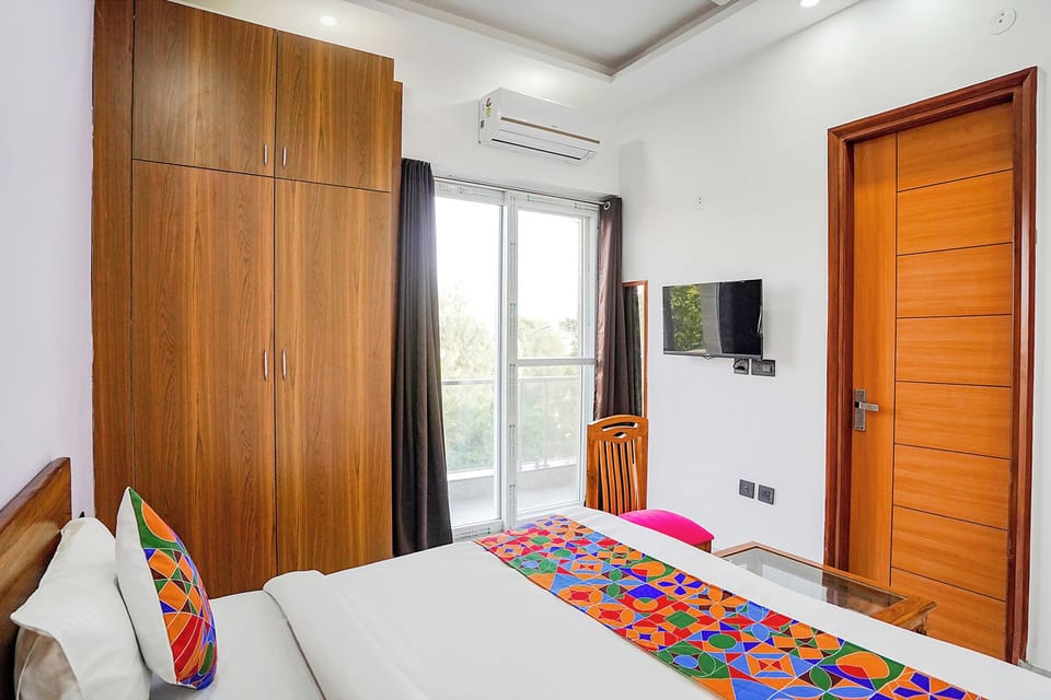 Egyptian cotton sheets, premium bedding, in-room safe, free WiFi