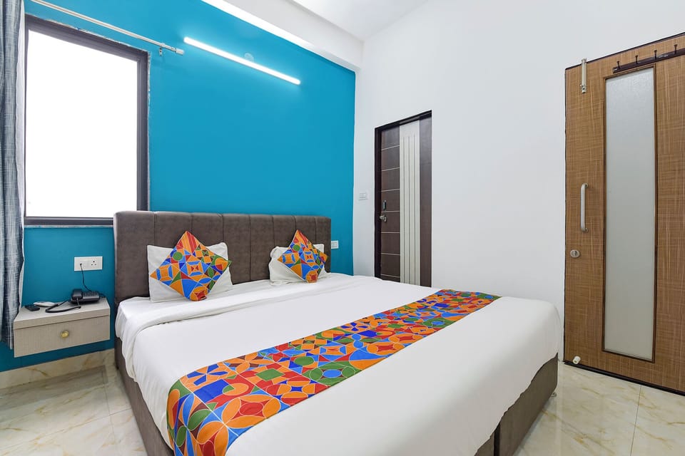 Egyptian cotton sheets, premium bedding, in-room safe, free WiFi