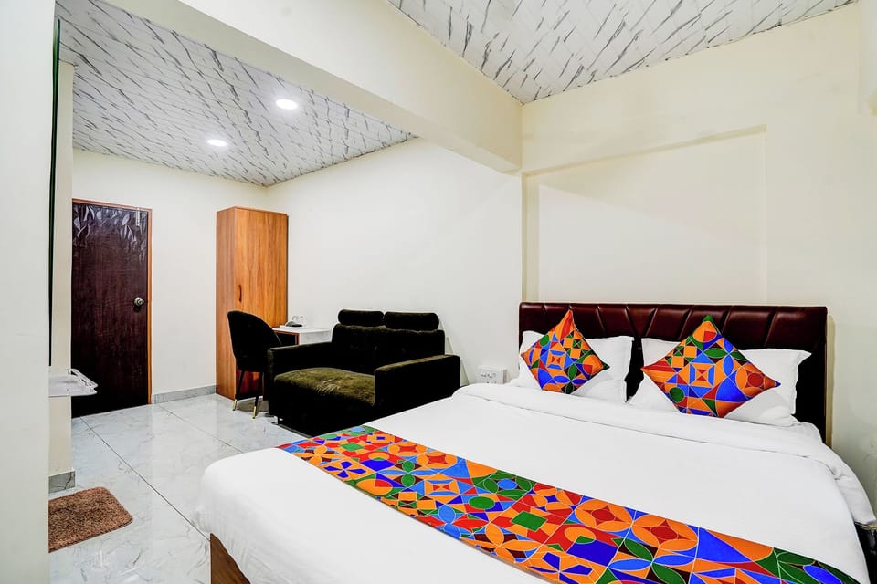Egyptian cotton sheets, premium bedding, in-room safe, desk