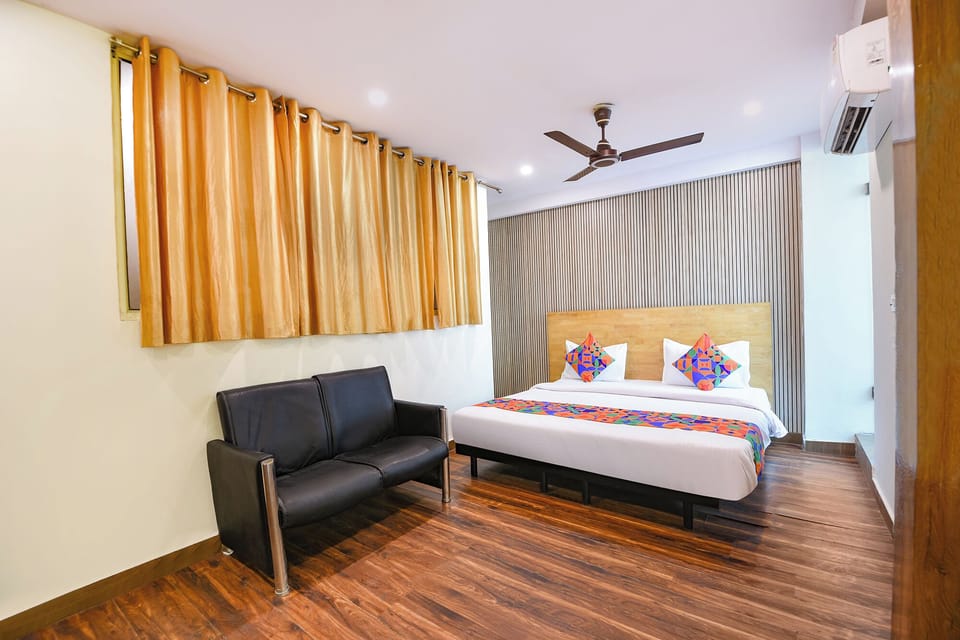 Egyptian cotton sheets, premium bedding, in-room safe, free WiFi