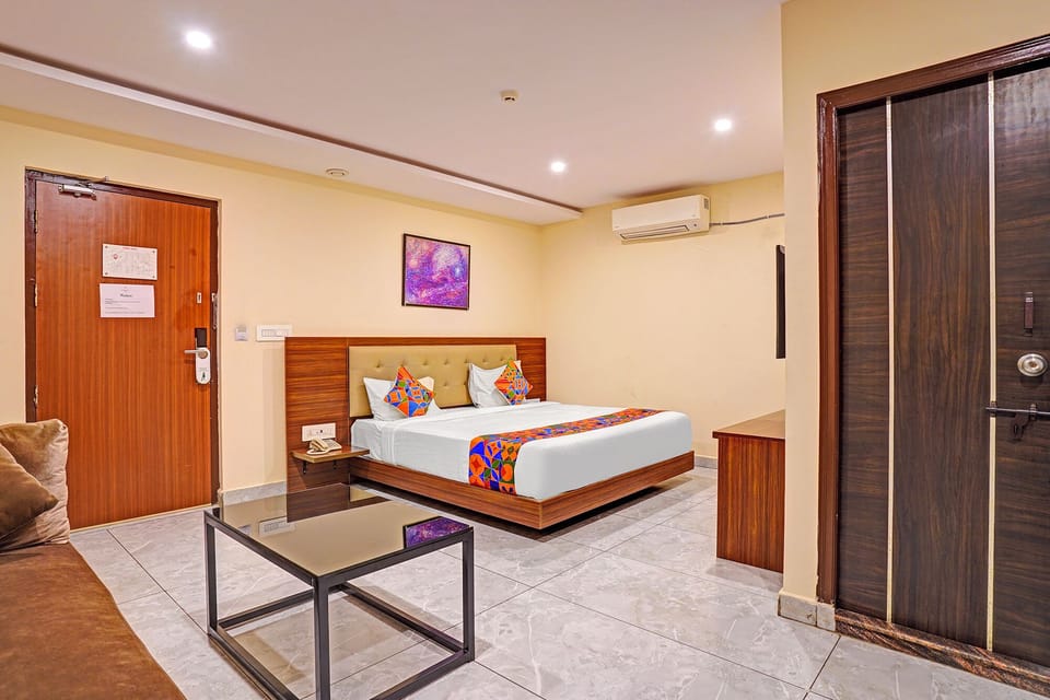 Suite | Egyptian cotton sheets, premium bedding, in-room safe, free WiFi
