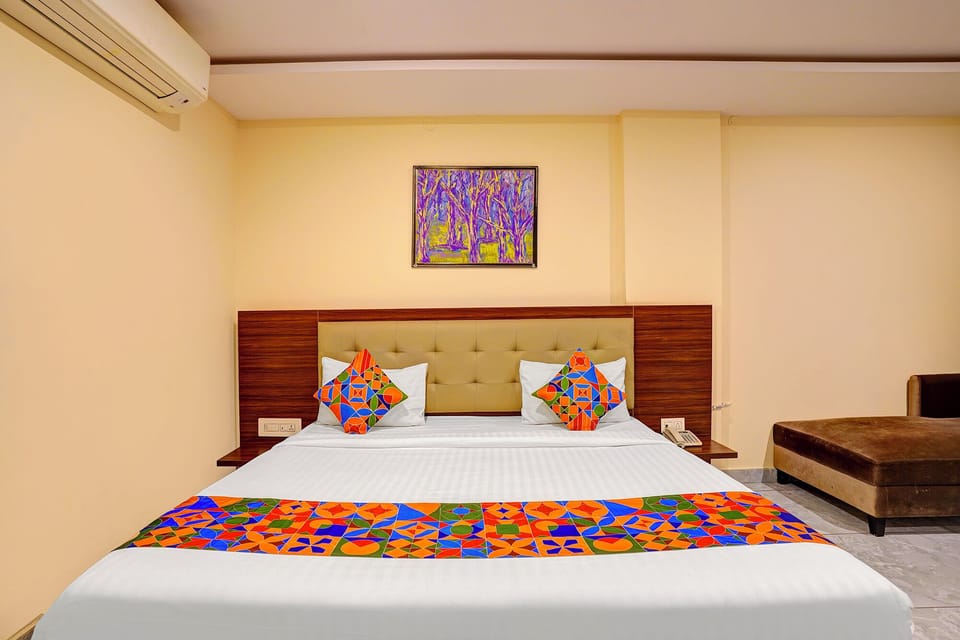 Suite | Egyptian cotton sheets, premium bedding, in-room safe, free WiFi