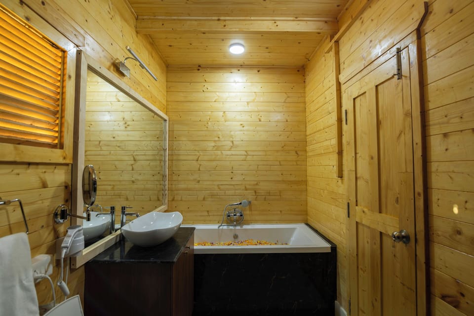 Luxury Room with Bath Tub | Jetted tub