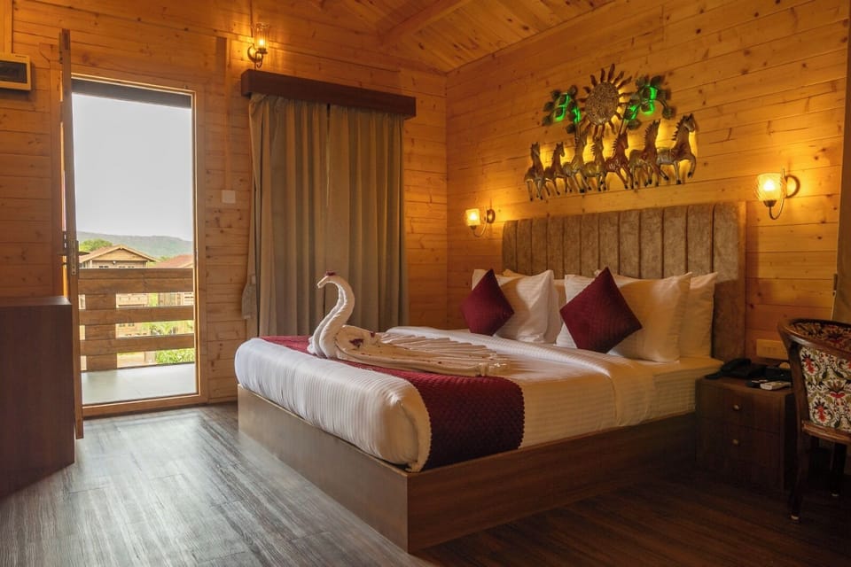 Premium Room With Pool View | Hypo-allergenic bedding available, blackout drapes