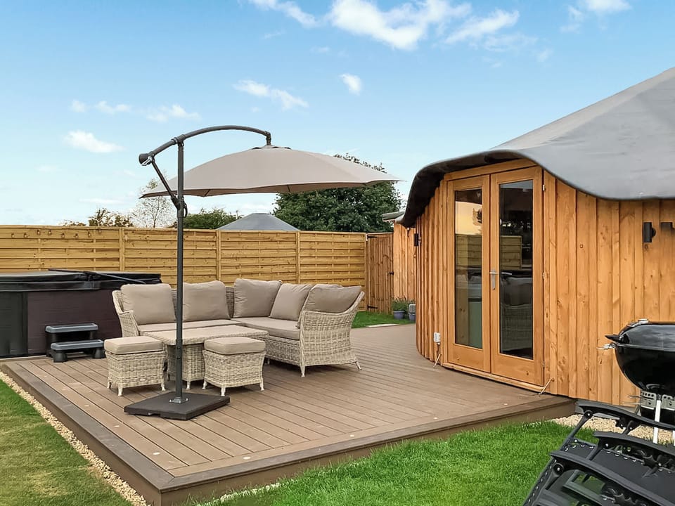 Outdoor | Bee Roundhouse - The Roundhouses, South Walsham