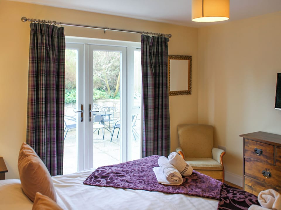 Double bedroom | Roslin Chapel Lodge - Roslin Retreats, Roslin