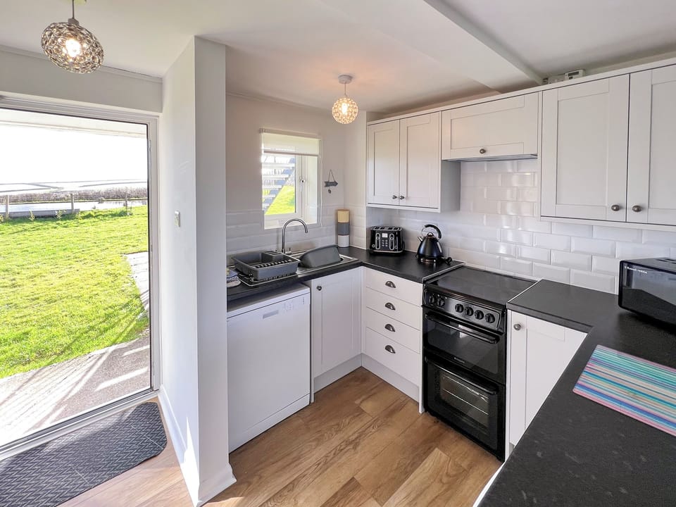 Kitchen | Primrose Apartment - Moorhead Country Holidays, Woolfardisworthy, Clovelly