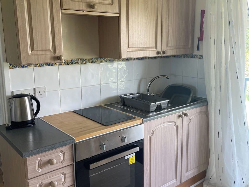 Kitchen | Holly Apartment - Moorhead Country Holidays, Woolfardisworthy, Clovelly