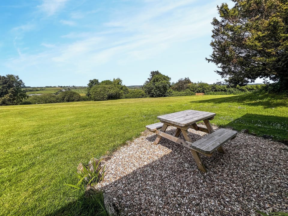 Outside view | Jasmine Apartment - Moorhead Country Holidays, Woolfardisworthy, Clovelly