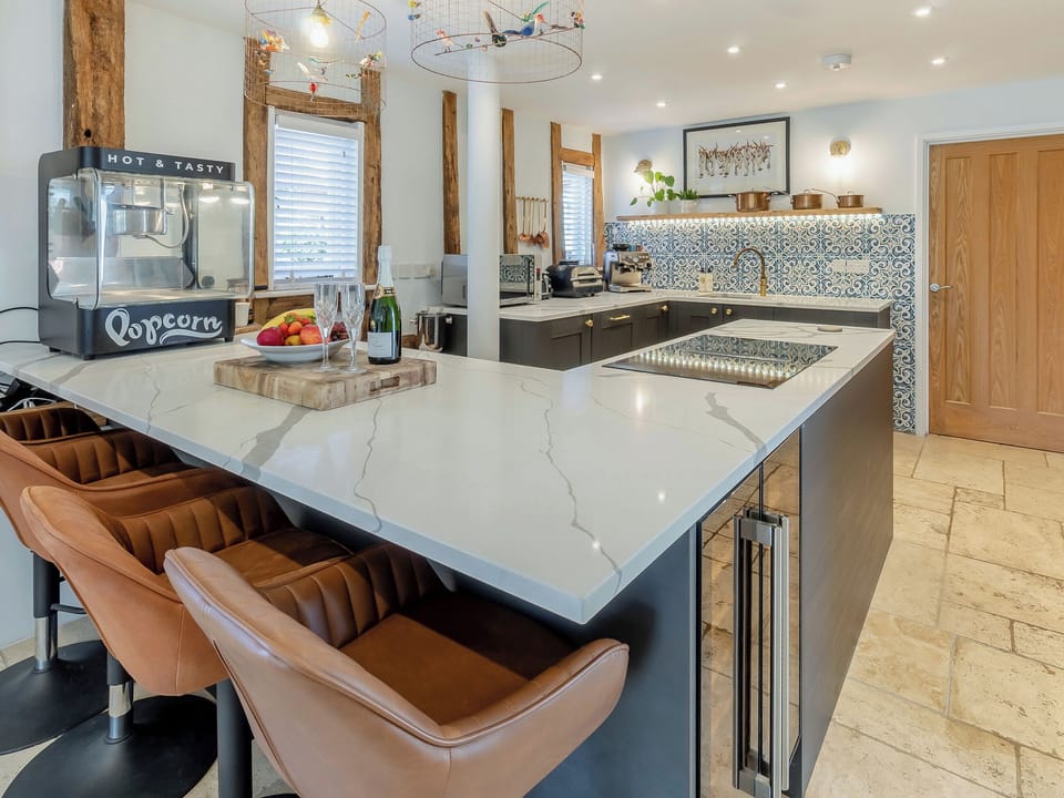 Kitchen area | Granary Barn, Tacolneston