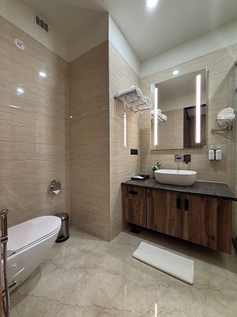 Luxury Room | Bathroom