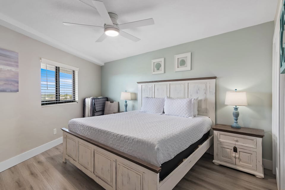 Guest Bedroom 1: KING Bed + Twin Rolling Bed, Smart TV, Private Bathroom with Walk In Shower (sleeps 3)