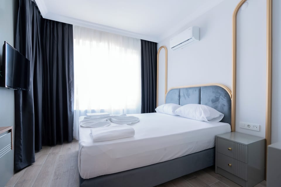 Economy Double Room, Balcony | Soundproofing, free WiFi, bed sheets