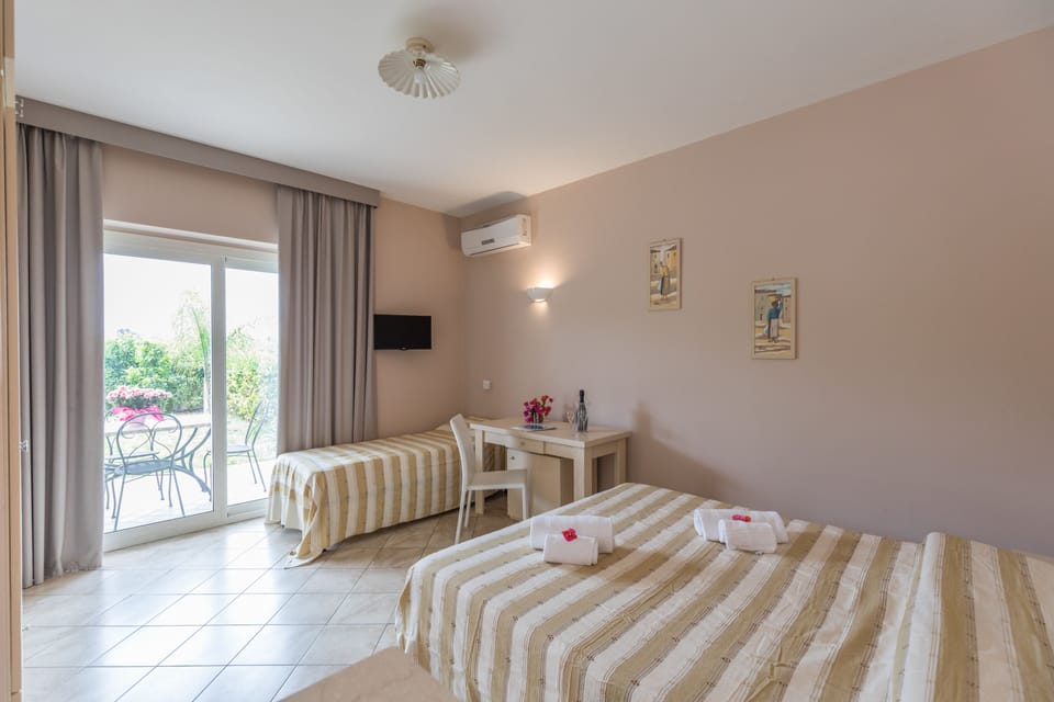 In-room safe, desk, soundproofing, cribs/infant beds