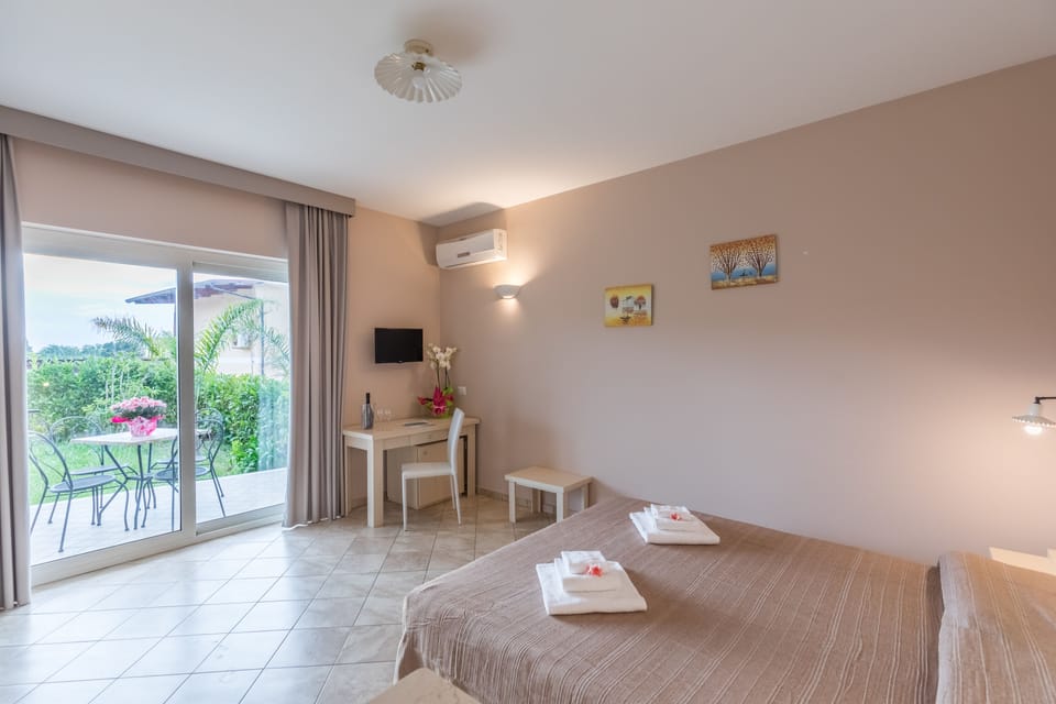 In-room safe, desk, soundproofing, cribs/infant beds