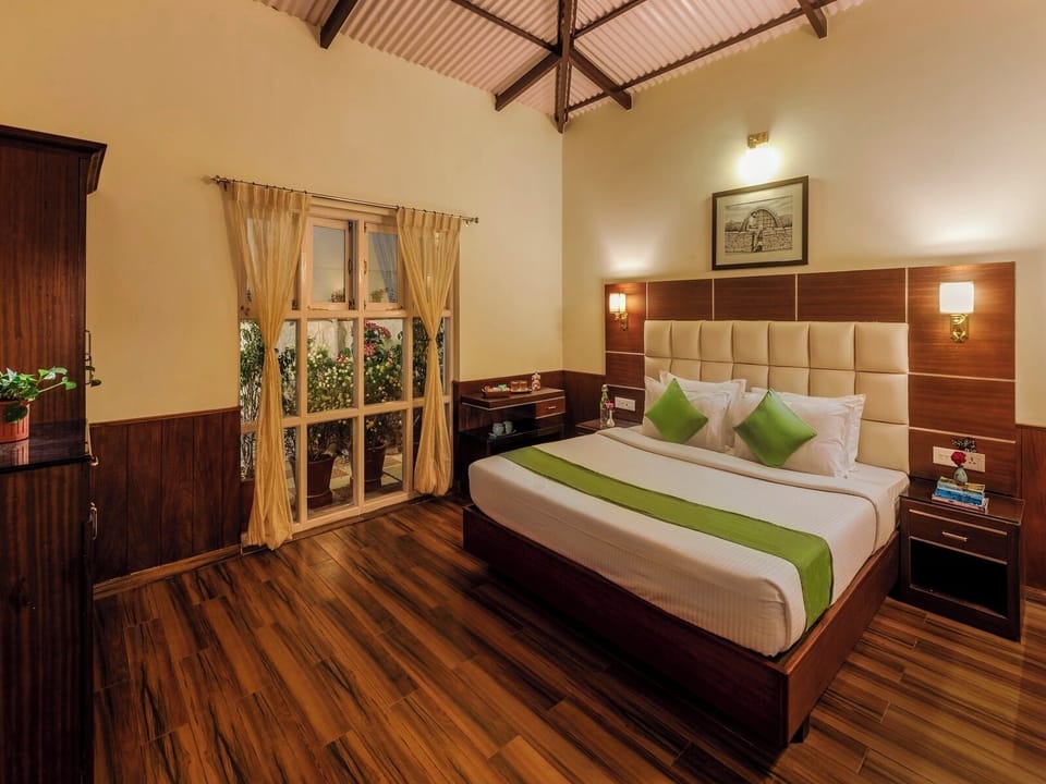 Deluxe Double Room | Iron/ironing board, free WiFi
